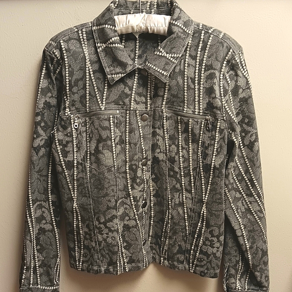Ladies Gray & White Patterned Jean Jacket with Zipper Front Pockets